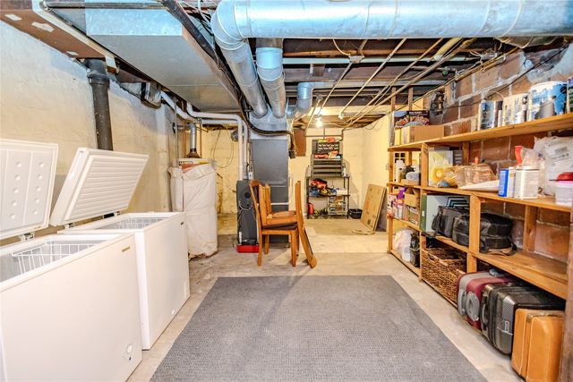 677 33rd Street, Des Moines, IA 50312