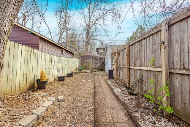 677 33rd Street, Des Moines, IA 50312