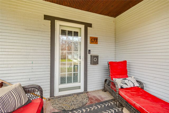 677 33rd Street, Des Moines, IA 50312