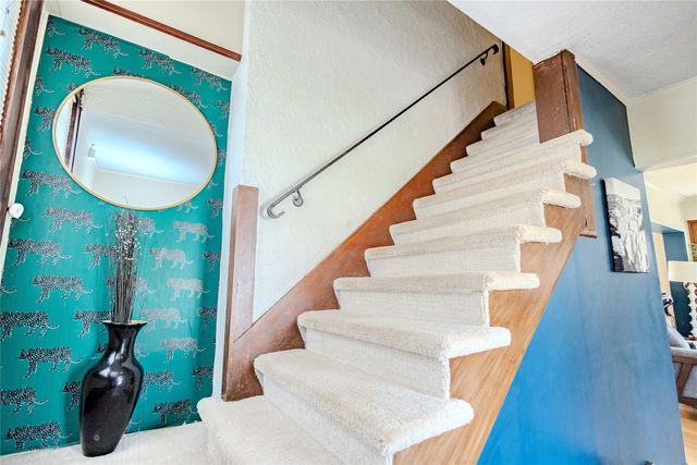 677 33rd Street, Des Moines, IA 50312