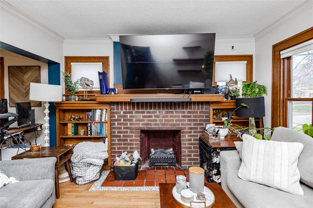 677 33rd Street, Des Moines, IA 50312