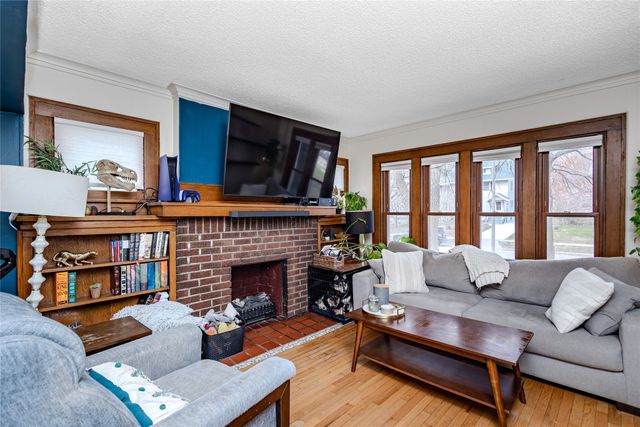 677 33rd Street, Des Moines, IA 50312