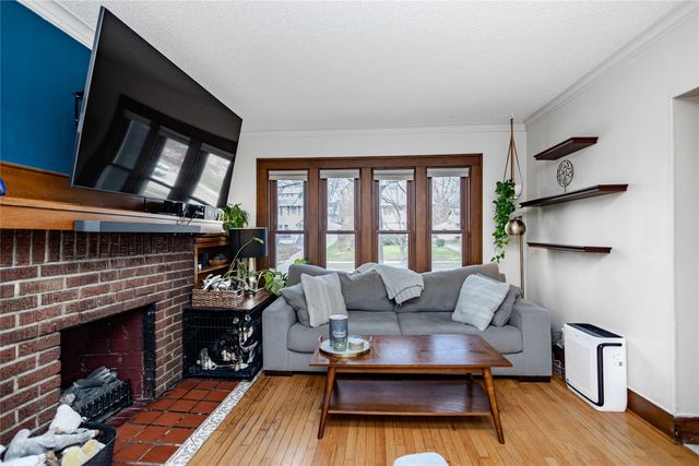 677 33rd Street, Des Moines, IA 50312