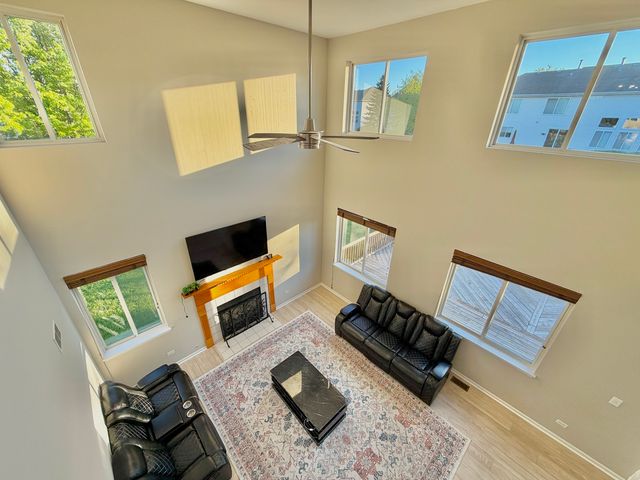 88 Hackney Lane, Lindenhurst, IL 60046