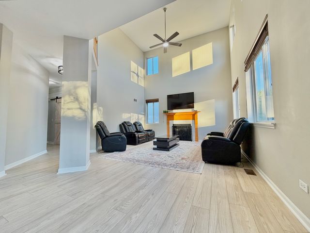 88 Hackney Lane, Lindenhurst, IL 60046