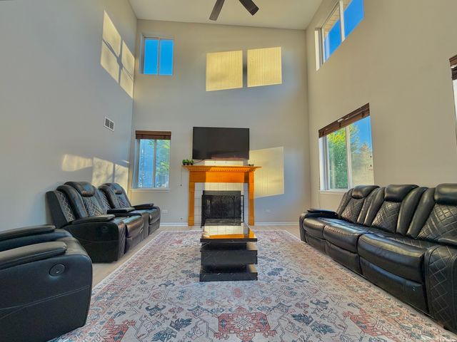 88 Hackney Lane, Lindenhurst, IL 60046