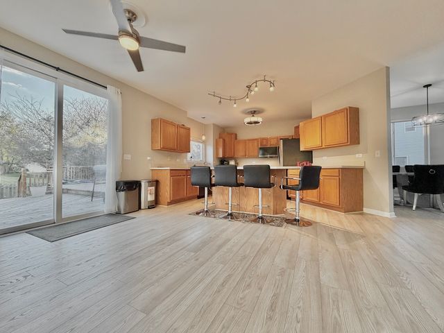 88 Hackney Lane, Lindenhurst, IL 60046