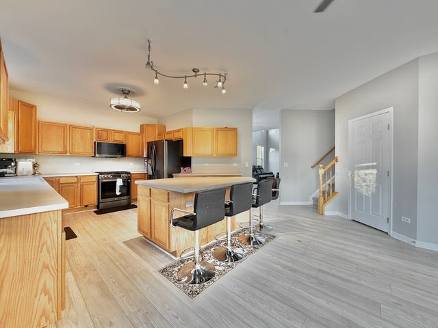 88 Hackney Lane, Lindenhurst, IL 60046