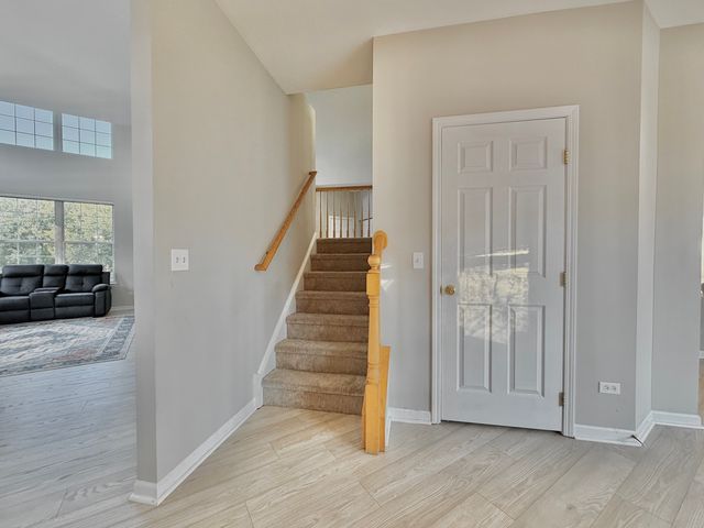 88 Hackney Lane, Lindenhurst, IL 60046