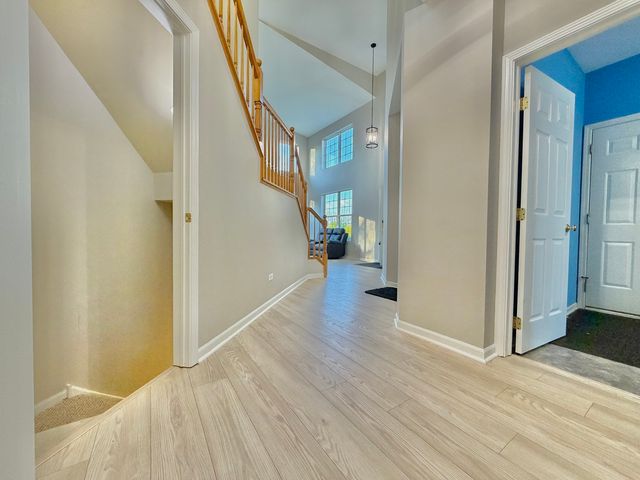88 Hackney Lane, Lindenhurst, IL 60046