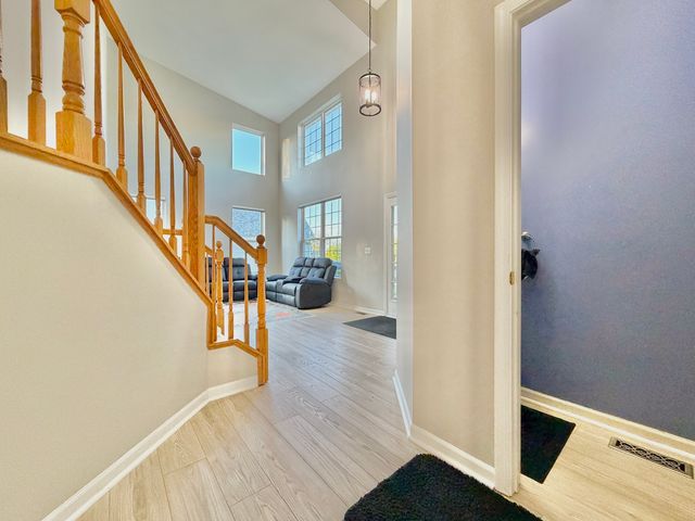 88 Hackney Lane, Lindenhurst, IL 60046