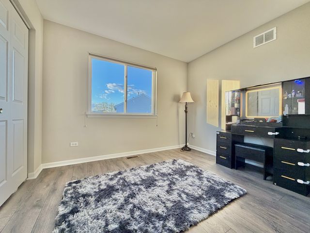 88 Hackney Lane, Lindenhurst, IL 60046