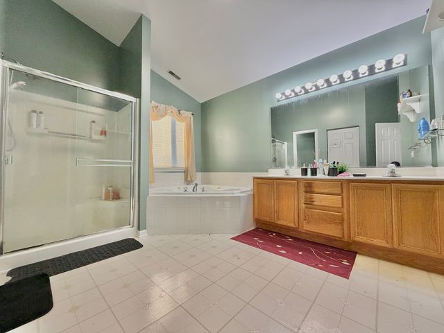 88 Hackney Lane, Lindenhurst, IL 60046