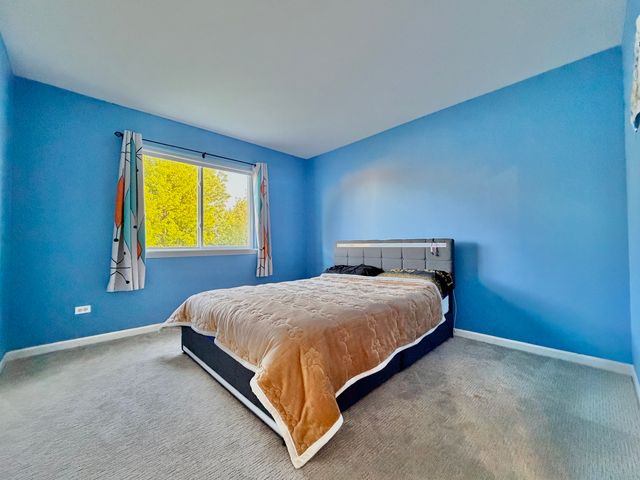 88 Hackney Lane, Lindenhurst, IL 60046