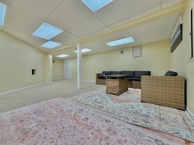 88 Hackney Lane, Lindenhurst, IL 60046