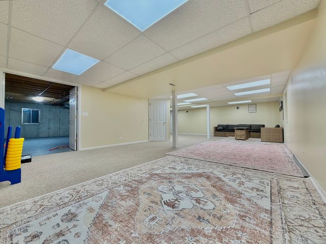 88 Hackney Lane, Lindenhurst, IL 60046