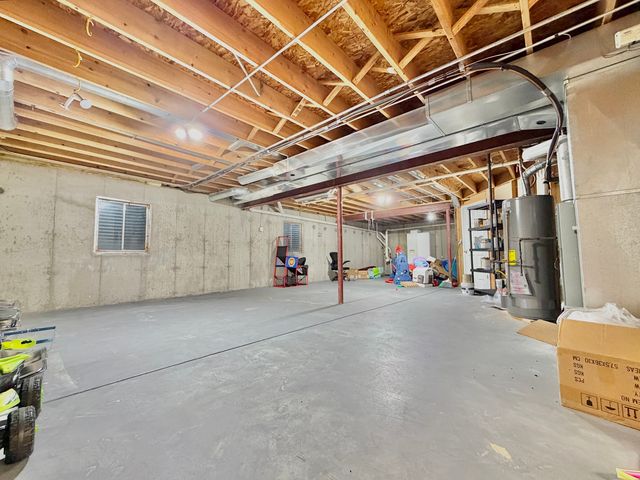 88 Hackney Lane, Lindenhurst, IL 60046