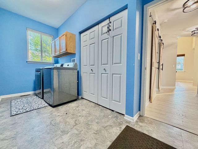88 Hackney Lane, Lindenhurst, IL 60046