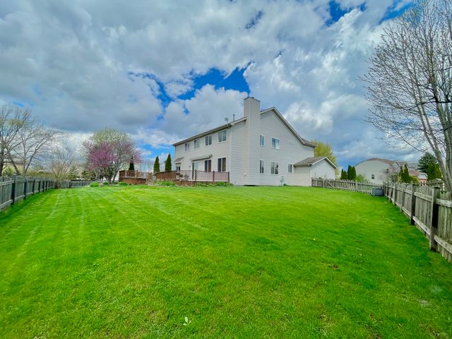 88 Hackney Lane, Lindenhurst, IL 60046