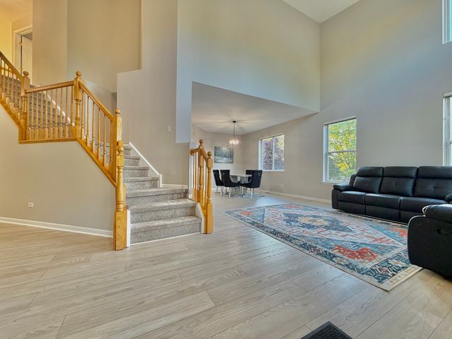 88 Hackney Lane, Lindenhurst, IL 60046
