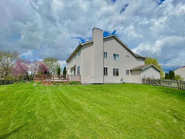 88 Hackney Lane, Lindenhurst, IL 60046