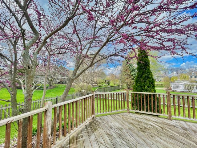 88 Hackney Lane, Lindenhurst, IL 60046