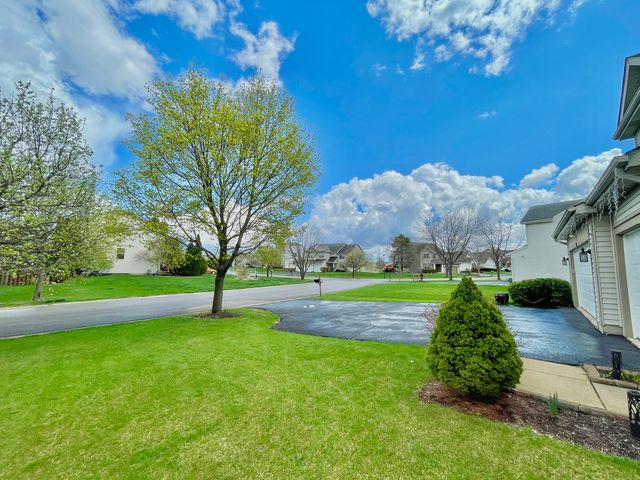 88 Hackney Lane, Lindenhurst, IL 60046