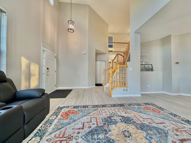 88 Hackney Lane, Lindenhurst, IL 60046