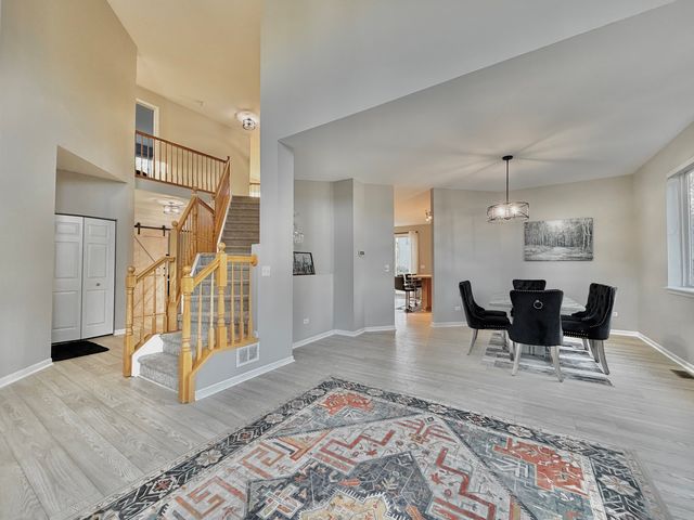 88 Hackney Lane, Lindenhurst, IL 60046