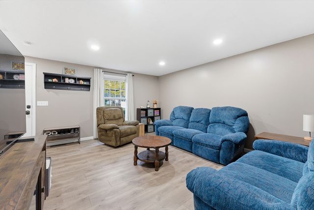 72 Plantation Drive 72, Agawam, MA 01001