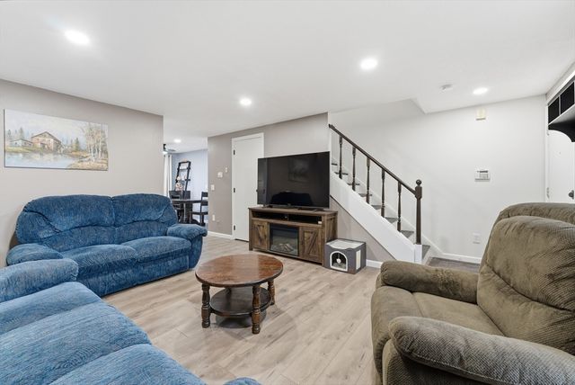 72 Plantation Drive 72, Agawam, MA 01001