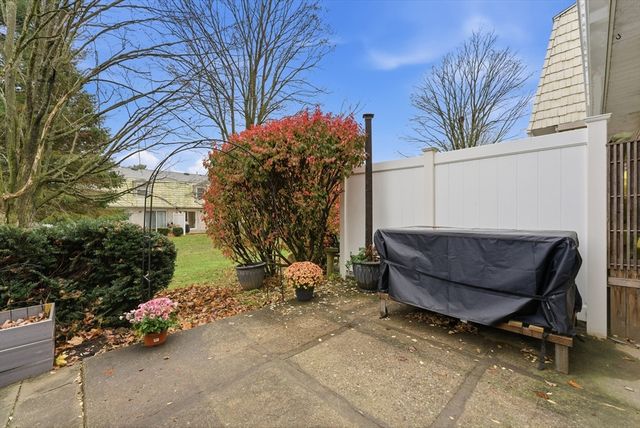 72 Plantation Drive 72, Agawam, MA 01001