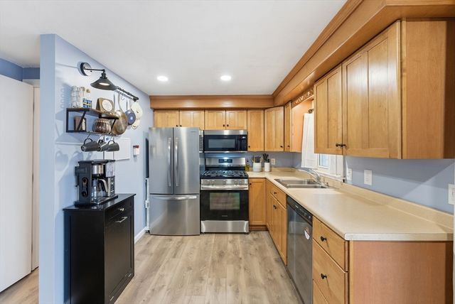 72 Plantation Drive 72, Agawam, MA 01001