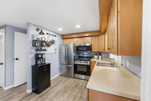 72 Plantation Drive 72, Agawam, MA 01001