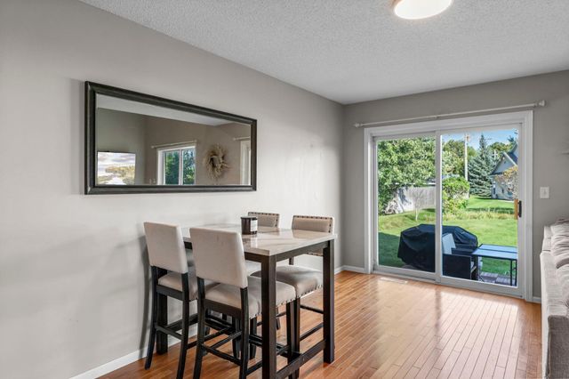 291 Appleblossom Lane E, Shakopee, MN 55379