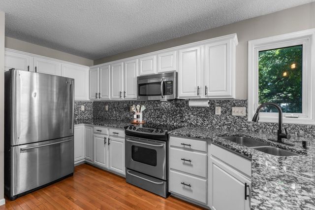 291 Appleblossom Lane E, Shakopee, MN 55379