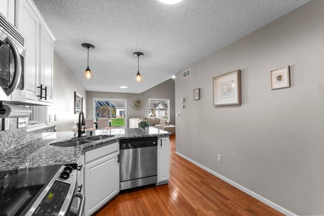 291 Appleblossom Lane E, Shakopee, MN 55379