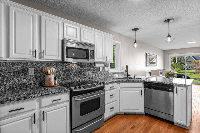 291 Appleblossom Lane E, Shakopee, MN 55379