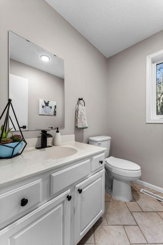 291 Appleblossom Lane E, Shakopee, MN 55379