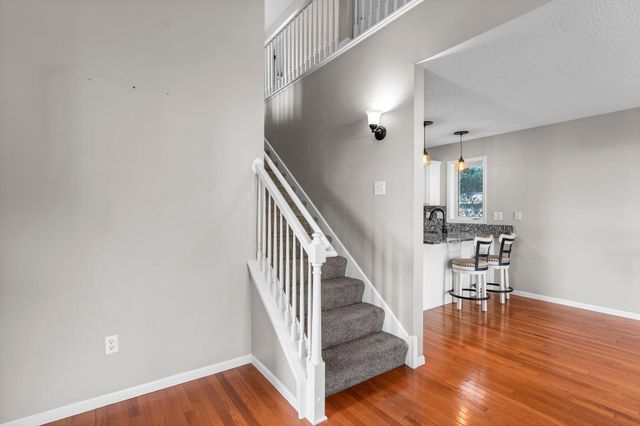 291 Appleblossom Lane E, Shakopee, MN 55379