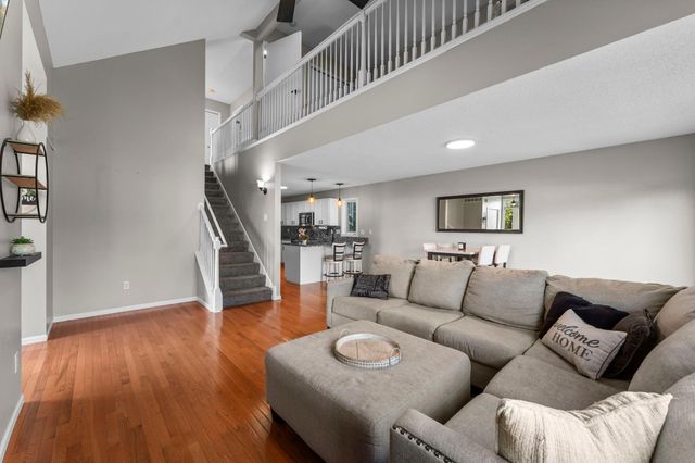 291 Appleblossom Lane E, Shakopee, MN 55379