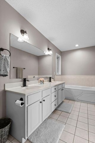 291 Appleblossom Lane E, Shakopee, MN 55379