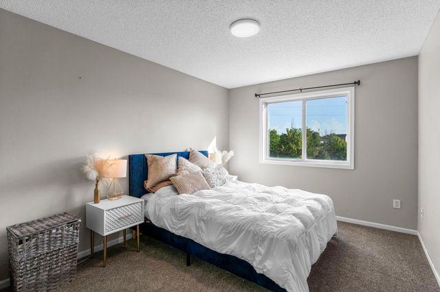 291 Appleblossom Lane E, Shakopee, MN 55379