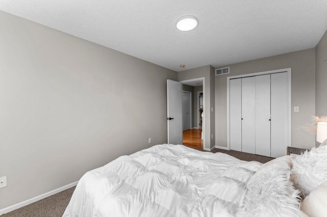 291 Appleblossom Lane E, Shakopee, MN 55379