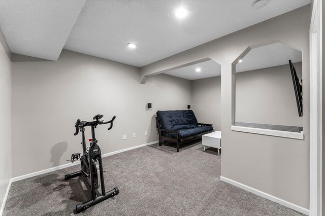 291 Appleblossom Lane E, Shakopee, MN 55379