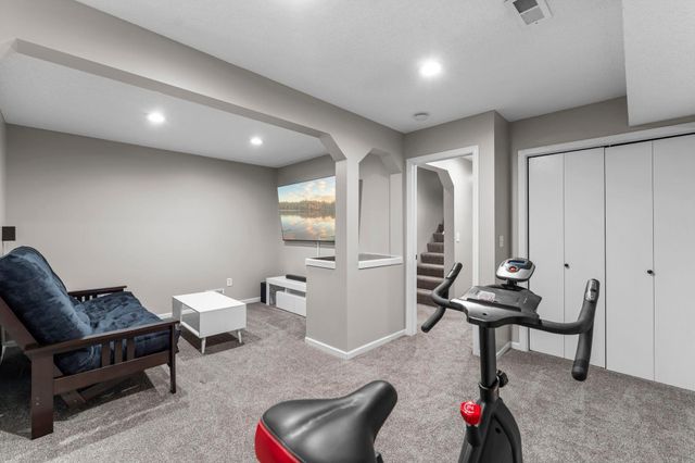 291 Appleblossom Lane E, Shakopee, MN 55379