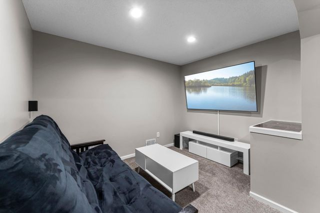 291 Appleblossom Lane E, Shakopee, MN 55379