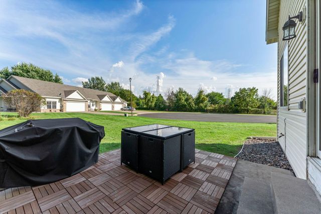 291 Appleblossom Lane E, Shakopee, MN 55379