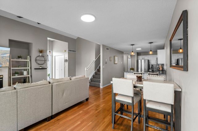 291 Appleblossom Lane E, Shakopee, MN 55379