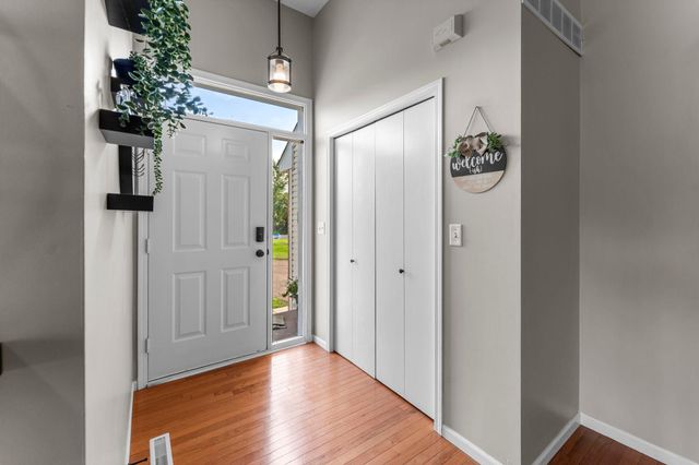 291 Appleblossom Lane E, Shakopee, MN 55379